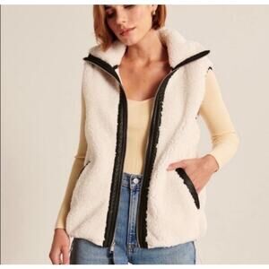 Abercrombie Fuzzy Sherpa Vest - Small